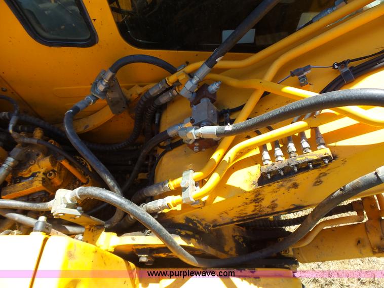 image for item L6107 2005 Hyundai 180LC-7 excavator
