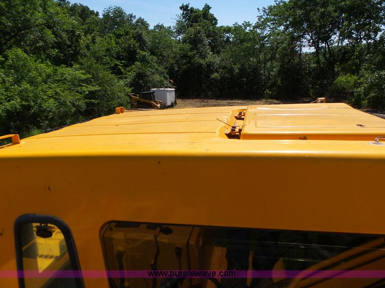 image for item L6107 2005 Hyundai 180LC-7 excavator