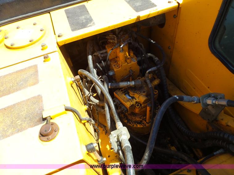 image for item L6107 2005 Hyundai 180LC-7 excavator