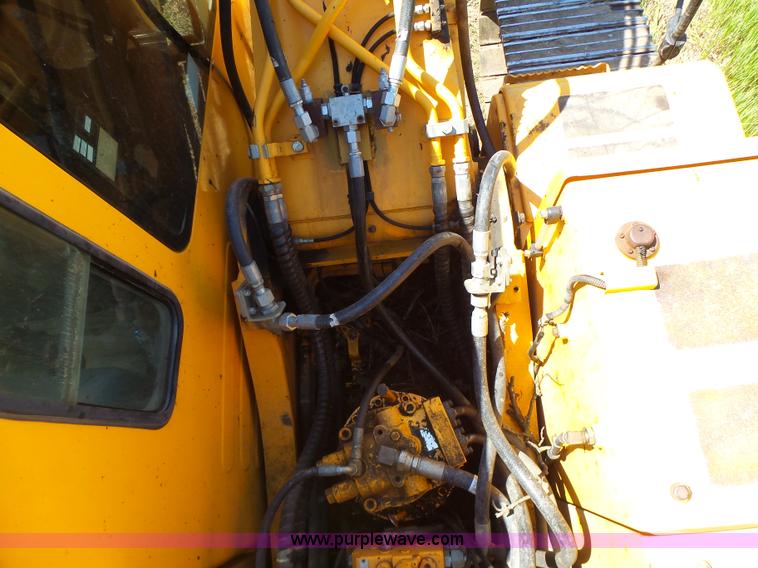 image for item L6107 2005 Hyundai 180LC-7 excavator