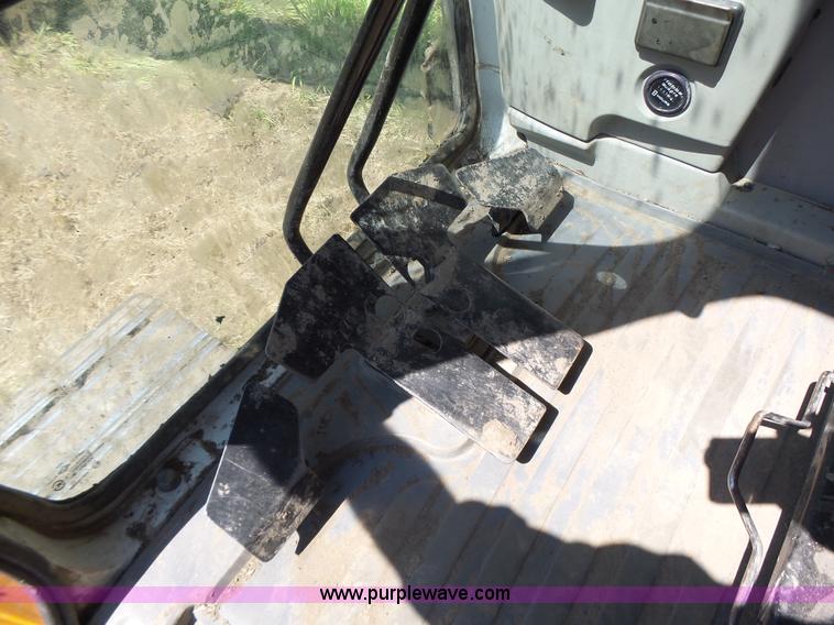 image for item L6107 2005 Hyundai 180LC-7 excavator