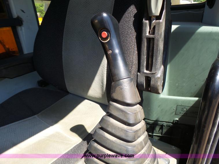 image for item L6107 2005 Hyundai 180LC-7 excavator