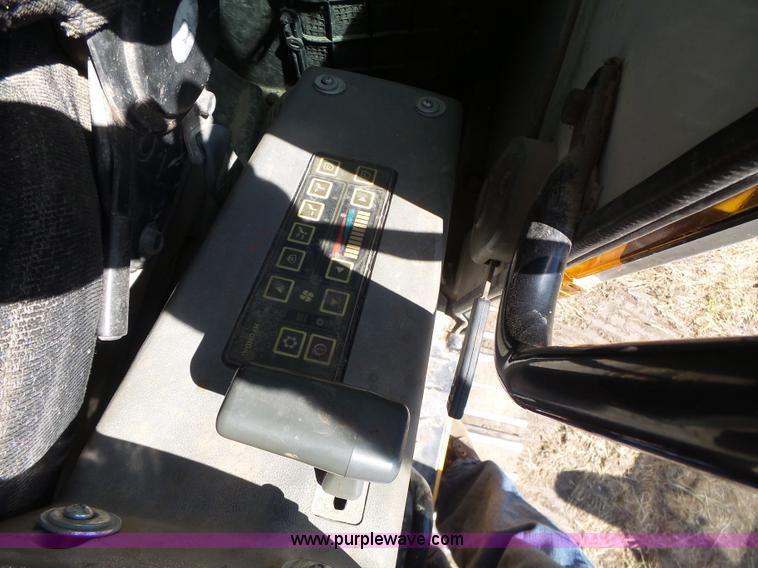 image for item L6107 2005 Hyundai 180LC-7 excavator