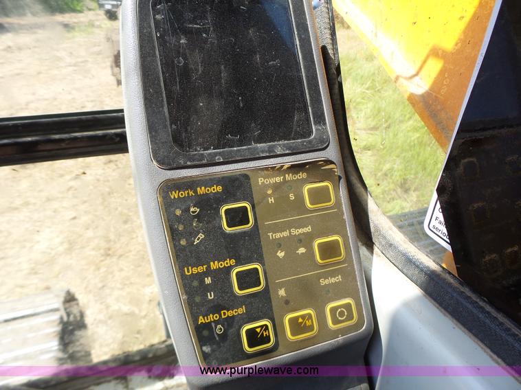 image for item L6107 2005 Hyundai 180LC-7 excavator