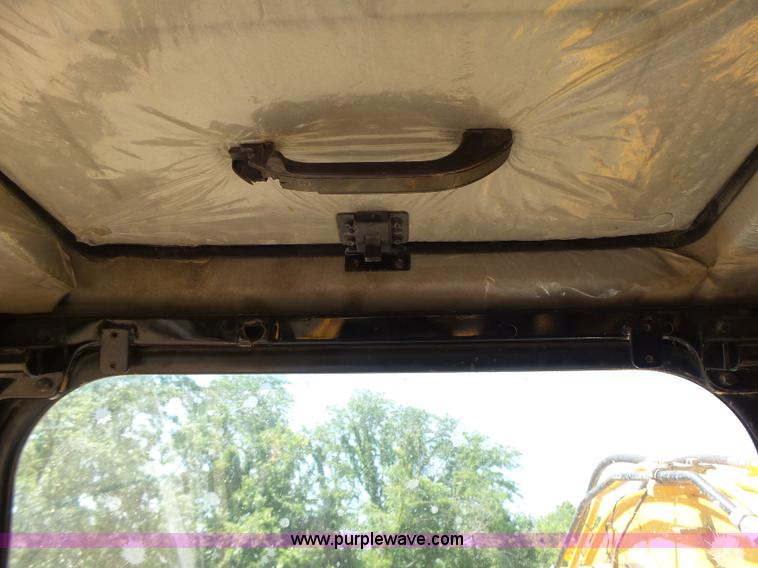 image for item L6107 2005 Hyundai 180LC-7 excavator