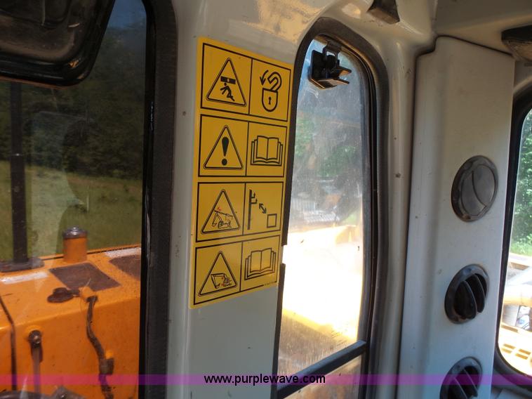 image for item L6107 2005 Hyundai 180LC-7 excavator