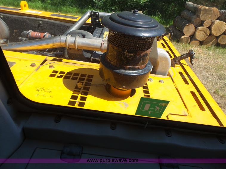 image for item L6107 2005 Hyundai 180LC-7 excavator