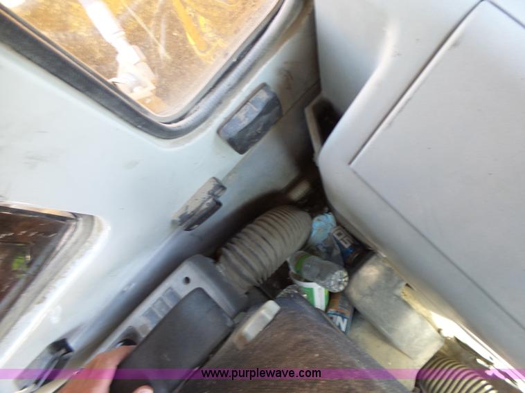 image for item L6107 2005 Hyundai 180LC-7 excavator