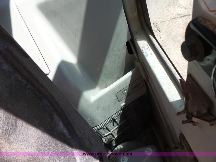 image for item L6107 2005 Hyundai 180LC-7 excavator