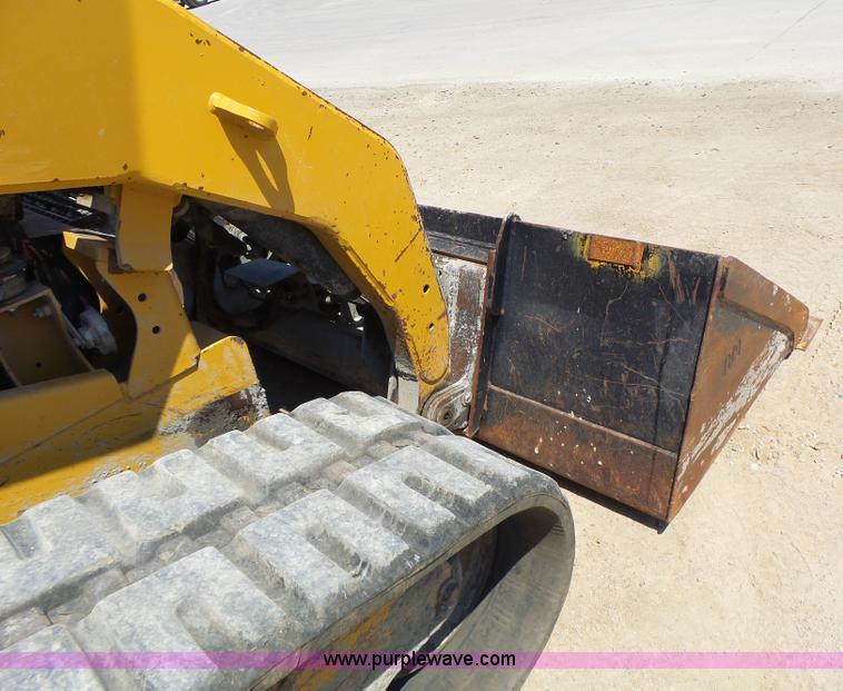 image for item L6108 2011 Caterpillar 279C skid steer