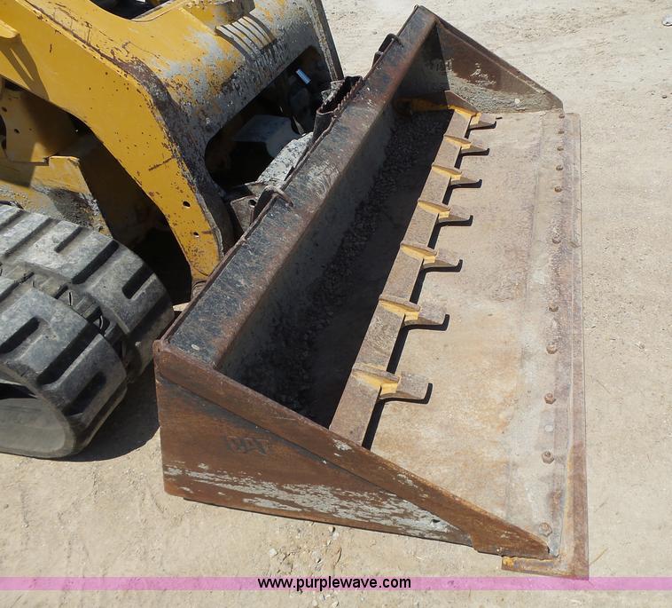 image for item L6108 2011 Caterpillar 279C skid steer