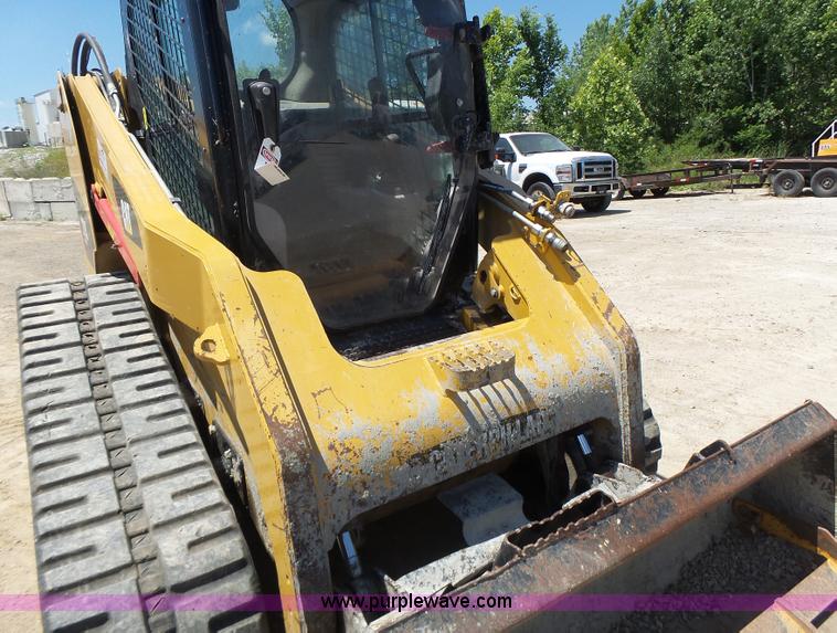 image for item L6108 2011 Caterpillar 279C skid steer