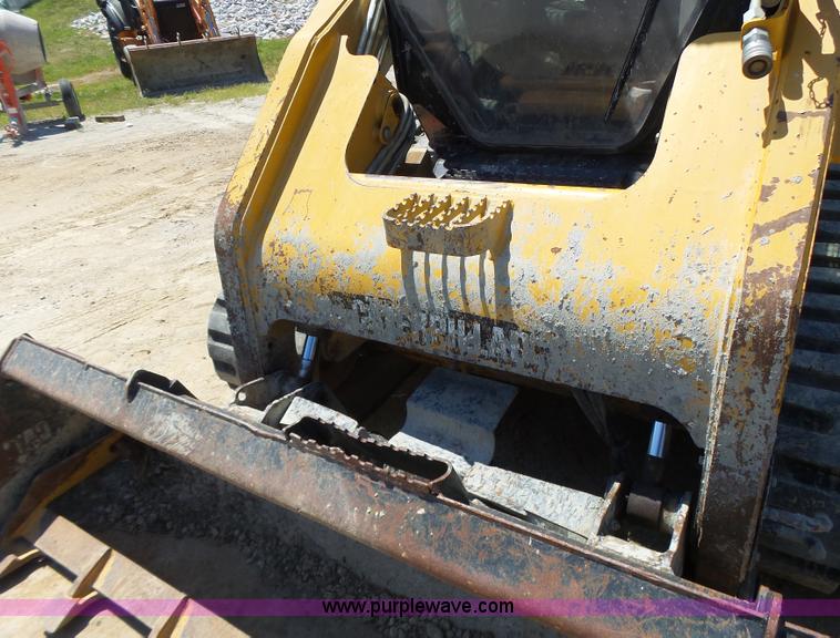 image for item L6108 2011 Caterpillar 279C skid steer
