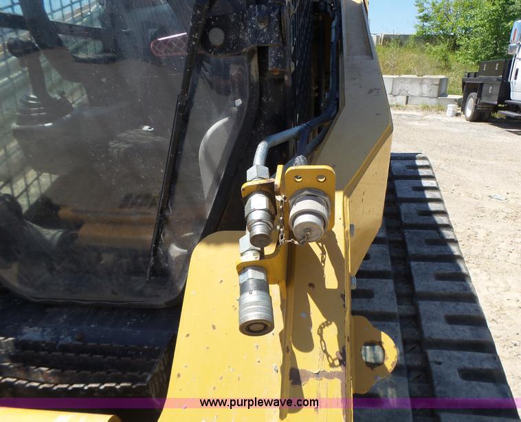 image for item L6108 2011 Caterpillar 279C skid steer