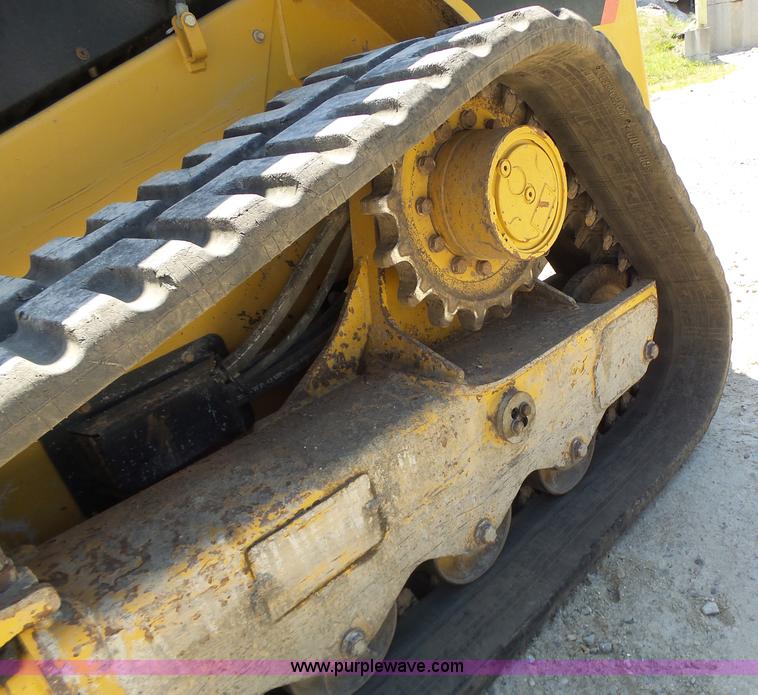 image for item L6108 2011 Caterpillar 279C skid steer