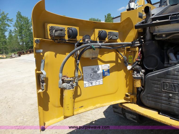 image for item L6108 2011 Caterpillar 279C skid steer