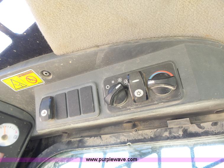 image for item L6108 2011 Caterpillar 279C skid steer