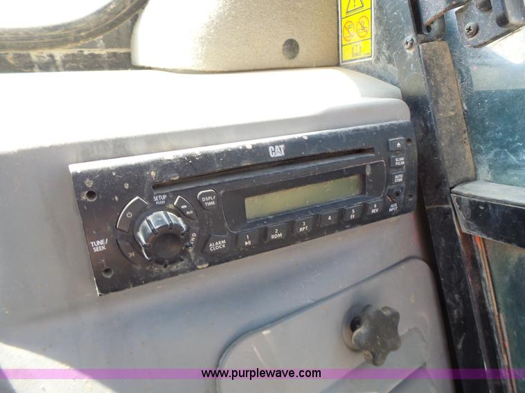 image for item L6108 2011 Caterpillar 279C skid steer