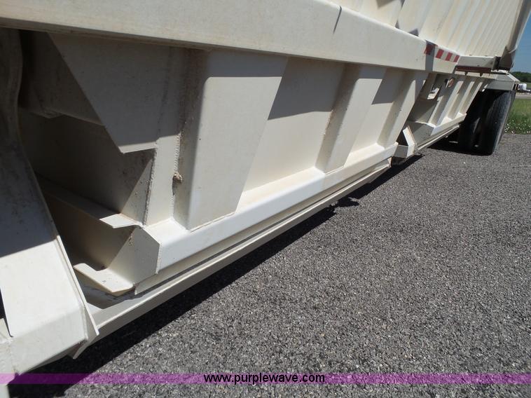 image for item L6583 2010 CTS 2010-BDT-40LP bottom dump trailer