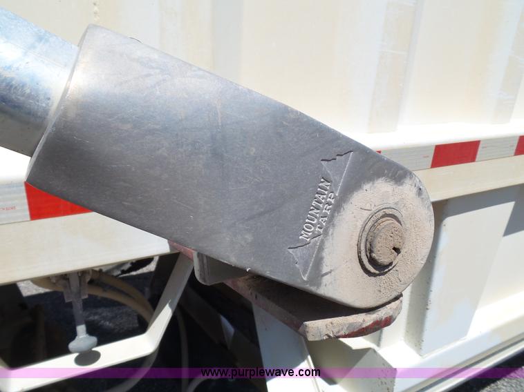 image for item L6583 2010 CTS 2010-BDT-40LP bottom dump trailer