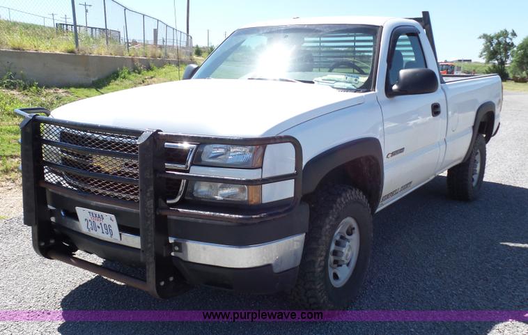 image for item L6584 2006 Chevrolet Silverado 2500 pickup truck