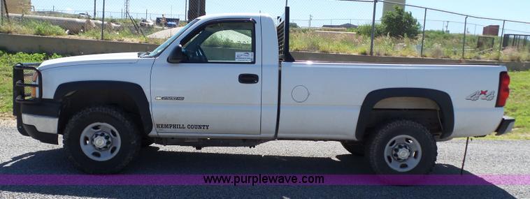 image for item L6584 2006 Chevrolet Silverado 2500 pickup truck