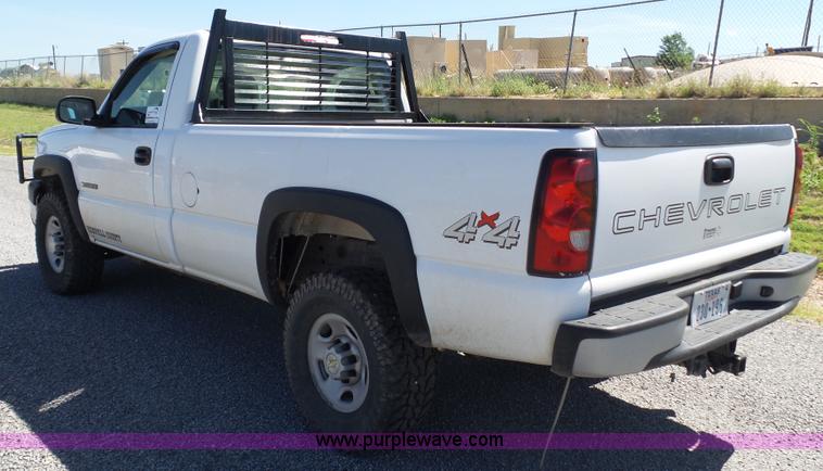 image for item L6584 2006 Chevrolet Silverado 2500 pickup truck