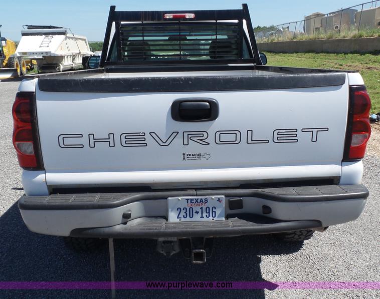 image for item L6584 2006 Chevrolet Silverado 2500 pickup truck