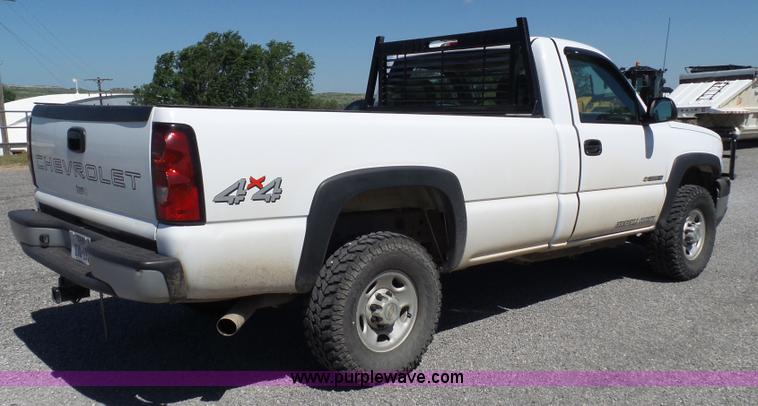image for item L6584 2006 Chevrolet Silverado 2500 pickup truck