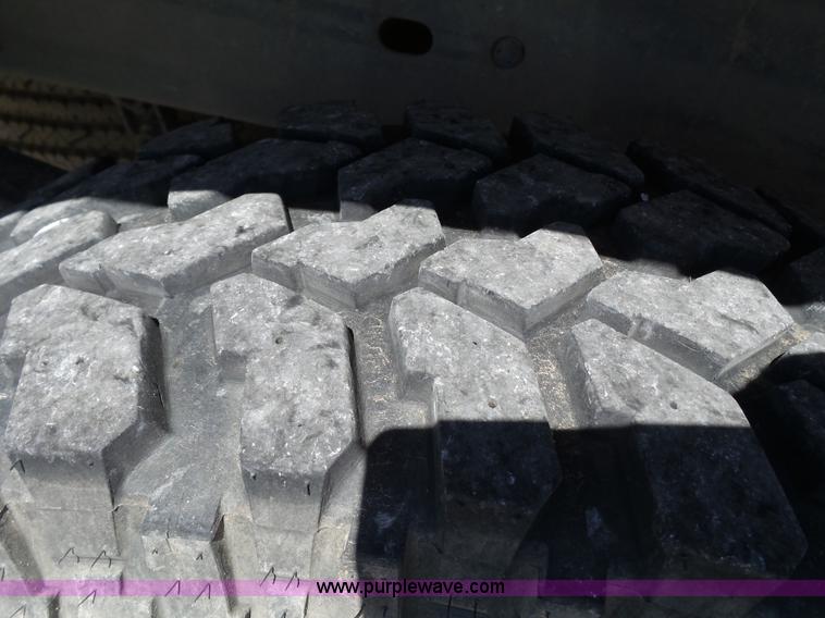 image for item L6584 2006 Chevrolet Silverado 2500 pickup truck