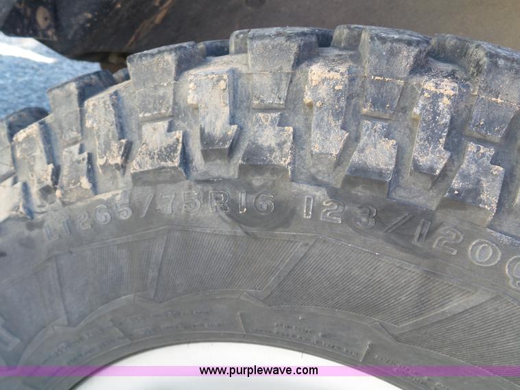 image for item L6584 2006 Chevrolet Silverado 2500 pickup truck