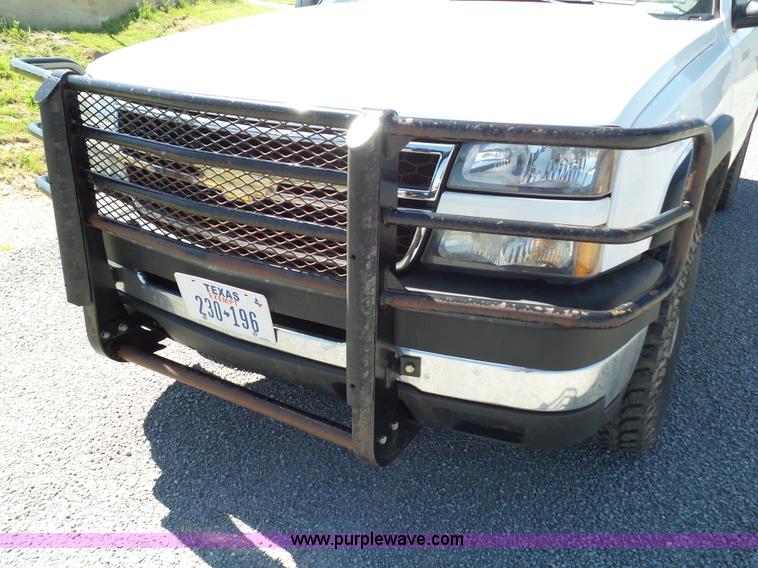 image for item L6584 2006 Chevrolet Silverado 2500 pickup truck