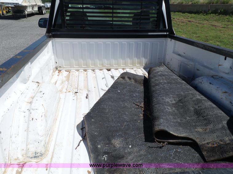 image for item L6584 2006 Chevrolet Silverado 2500 pickup truck