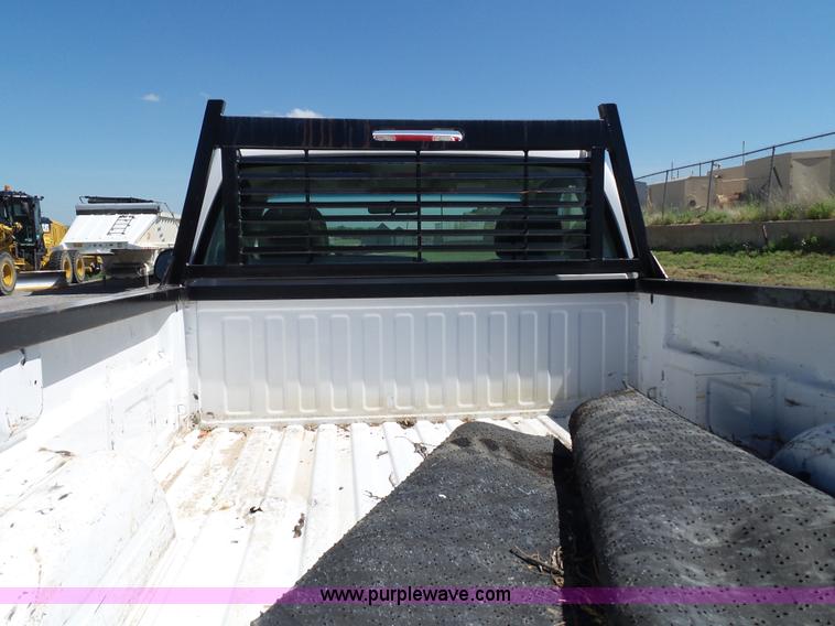 image for item L6584 2006 Chevrolet Silverado 2500 pickup truck