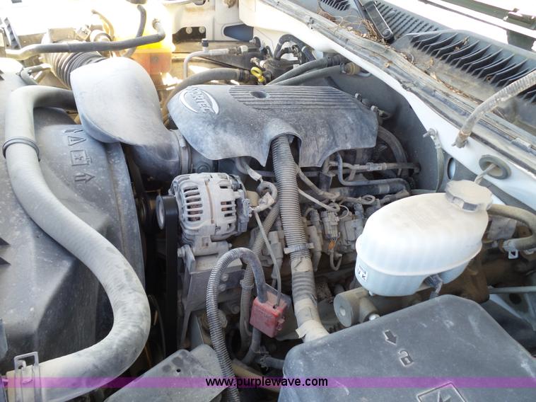 image for item L6584 2006 Chevrolet Silverado 2500 pickup truck