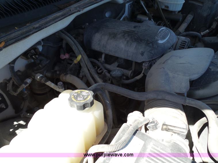 image for item L6584 2006 Chevrolet Silverado 2500 pickup truck