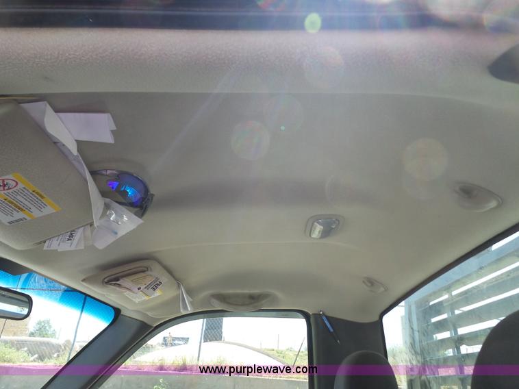 image for item L6584 2006 Chevrolet Silverado 2500 pickup truck