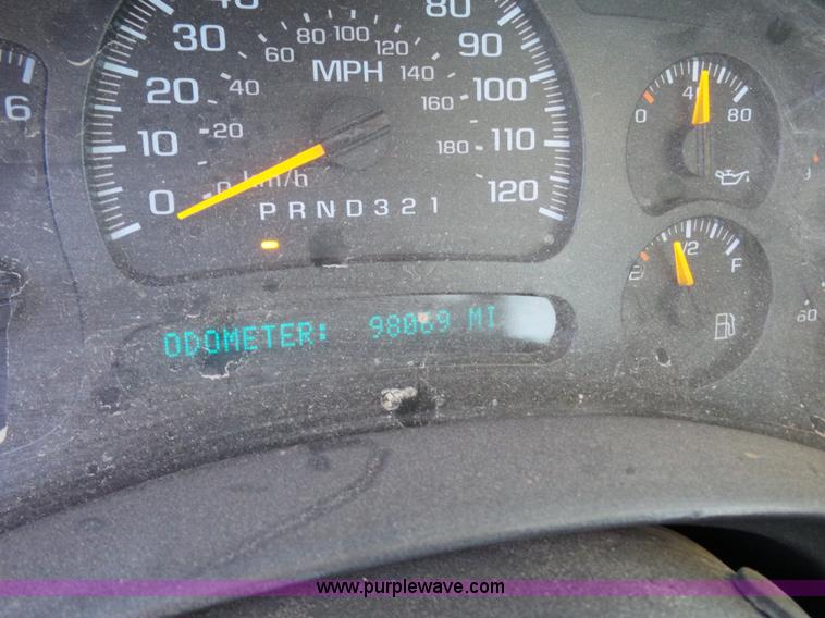 image for item L6584 2006 Chevrolet Silverado 2500 pickup truck