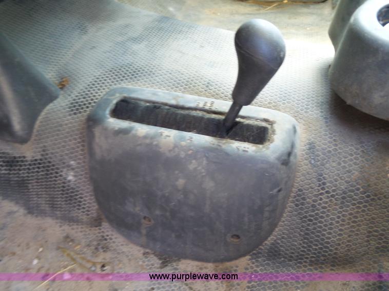 image for item L6584 2006 Chevrolet Silverado 2500 pickup truck