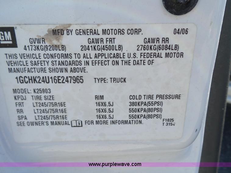 image for item L6584 2006 Chevrolet Silverado 2500 pickup truck