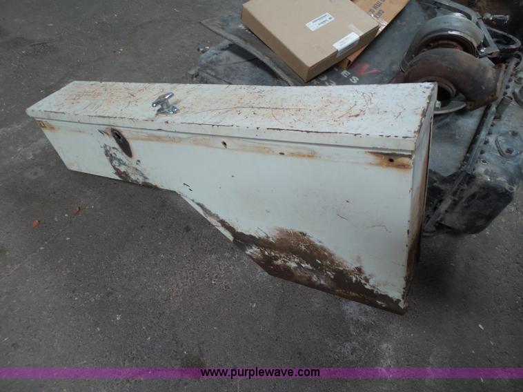 image for item L6585 Mack truck parts