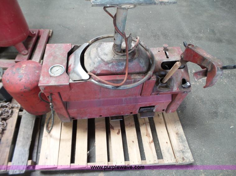 image for item L6586 Shop equipment