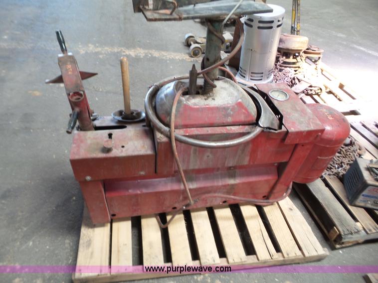 image for item L6586 Shop equipment