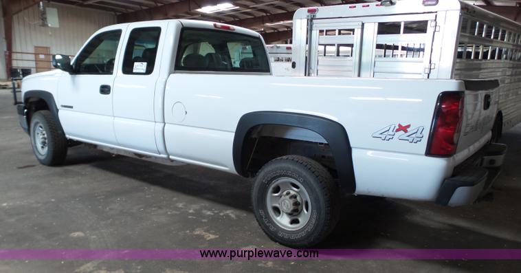 image for item L6588 2006 Chevrolet Silverado 2500HD Ext. Cab pickup truck