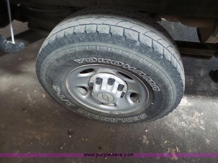 image for item L6588 2006 Chevrolet Silverado 2500HD Ext. Cab pickup truck