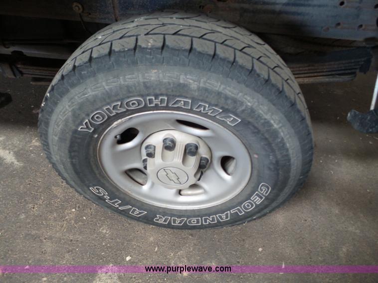 image for item L6588 2006 Chevrolet Silverado 2500HD Ext. Cab pickup truck