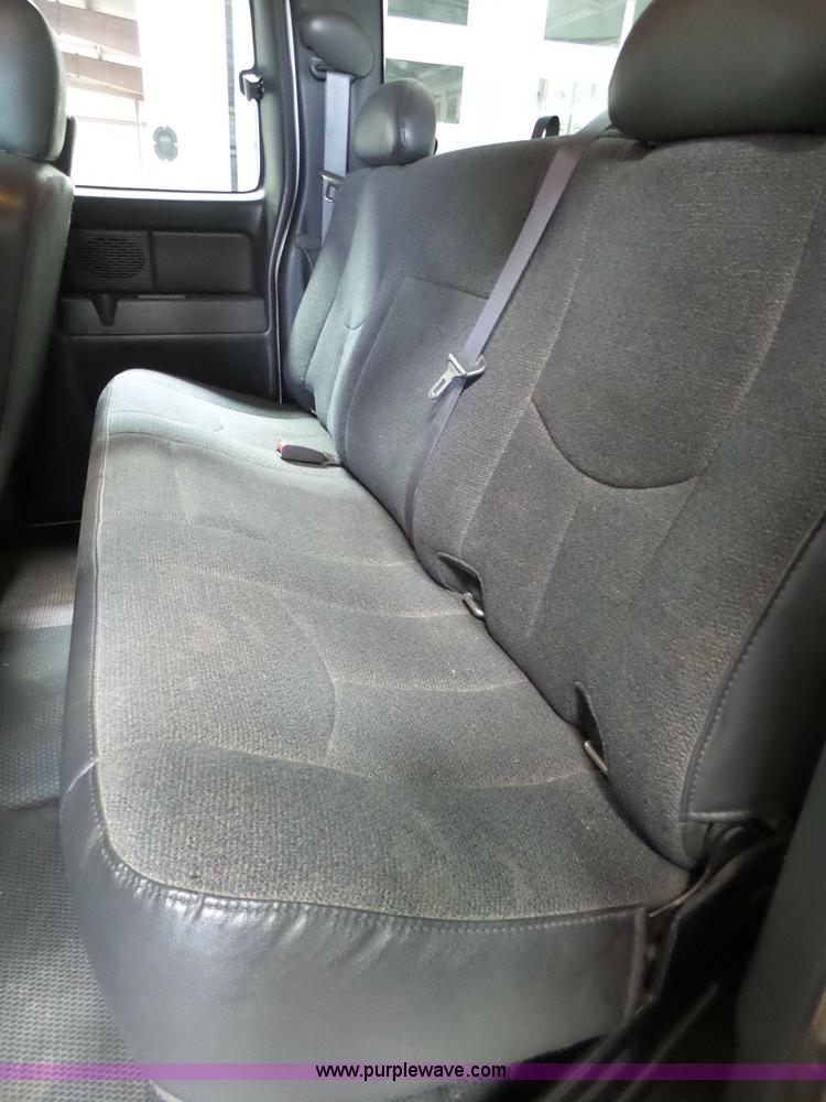 image for item L6588 2006 Chevrolet Silverado 2500HD Ext. Cab pickup truck