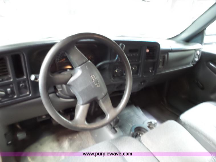 image for item L6588 2006 Chevrolet Silverado 2500HD Ext. Cab pickup truck