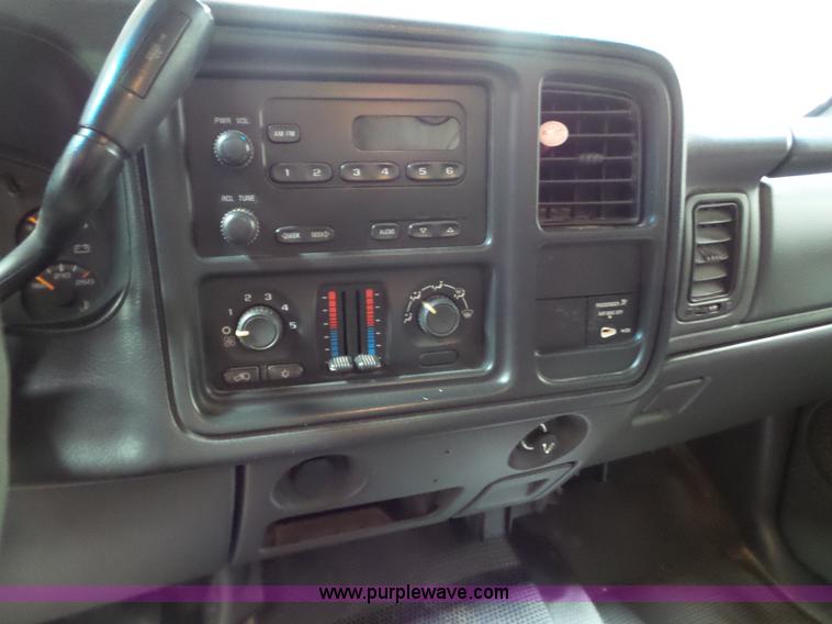 image for item L6588 2006 Chevrolet Silverado 2500HD Ext. Cab pickup truck