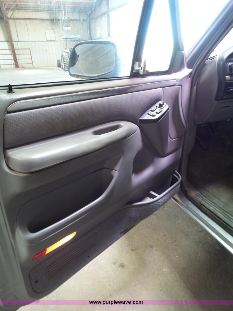 image for item L6591 1994 Ford F150 Ext. Cab pickup truck